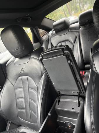 2016 Chrysler, dovoz USA — foto 2 z 9