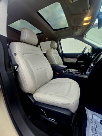 2017 Ford, dovoz USA — foto 11 z 12