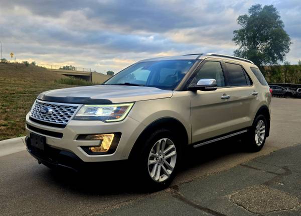 2017 Ford, dovoz USA — foto 3 z 12