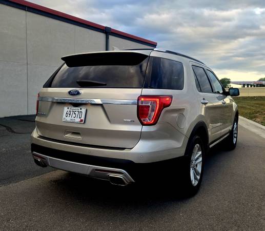2017 Ford, dovoz USA — foto 6 z 12