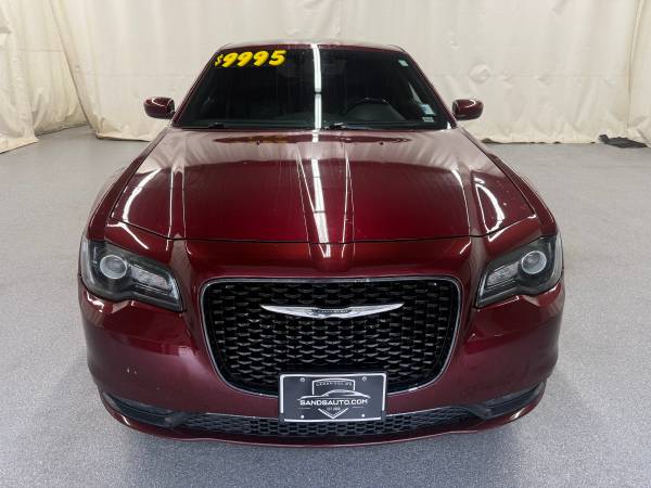 2019 Chrysler, červená, dovoz USA — foto 2 z 12
