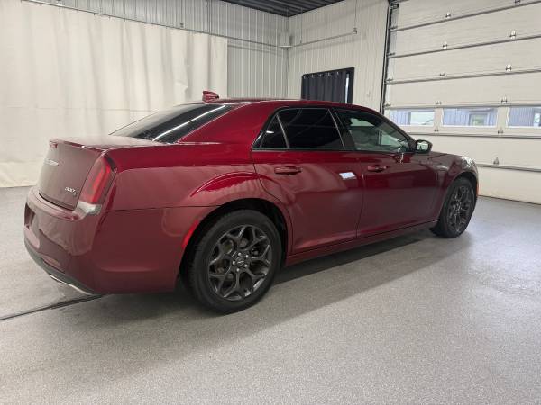 2019 Chrysler, červená, dovoz USA — foto 3 z 12