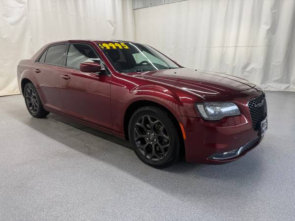 2019 Chrysler, červená, dovoz USA — foto 5 z 12