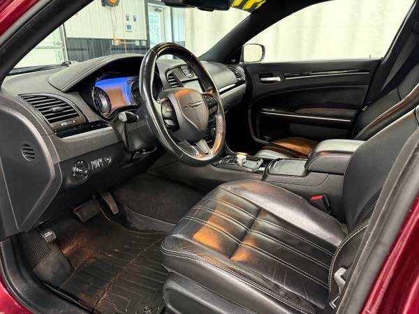 2019 Chrysler, červená, dovoz USA — foto 7 z 12