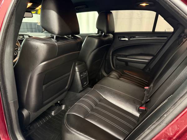 2019 Chrysler, červená, dovoz USA — foto 9 z 12