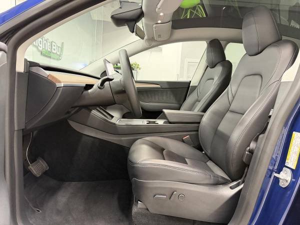2024 Tesla, dovoz USA — foto 8 z 12