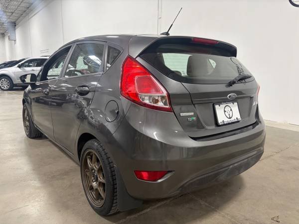 2015 Ford, dovoz USA — foto 4 z 12