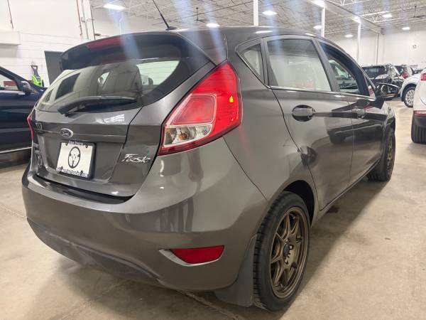 2015 Ford, dovoz USA — foto 6 z 12