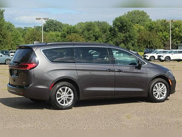 2022 Chrysler, dovoz USA — foto 3 z 12