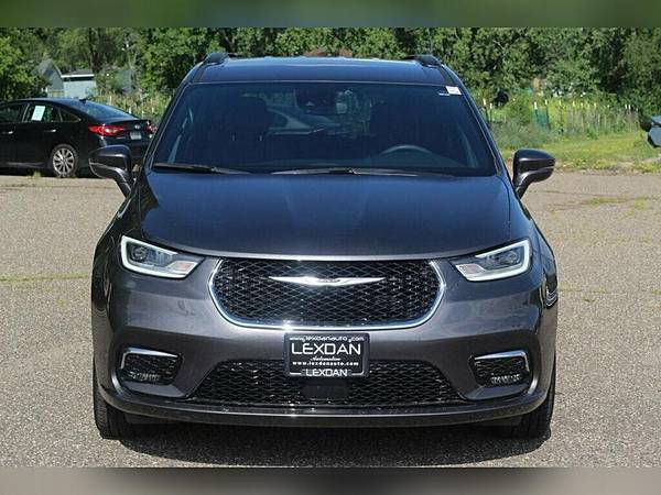 2022 Chrysler, dovoz USA — foto 4 z 12