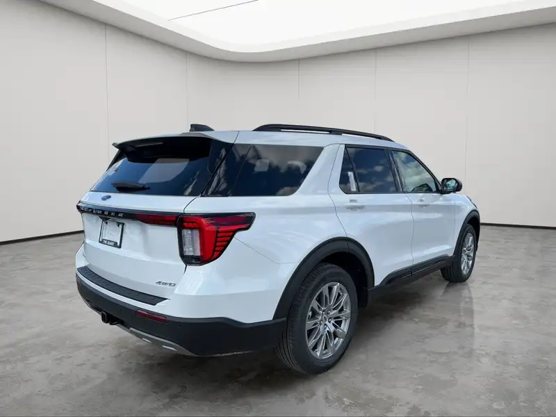 2026 Ford Explorer Active w/200A Pkg, bílá, 30 km, dovoz Kanada — foto 8 z 12