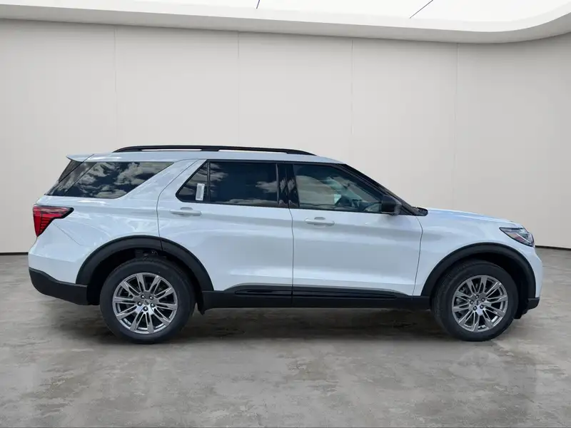 2026 Ford Explorer Active w/200A Pkg, bílá, 30 km, dovoz Kanada — foto 9 z 12