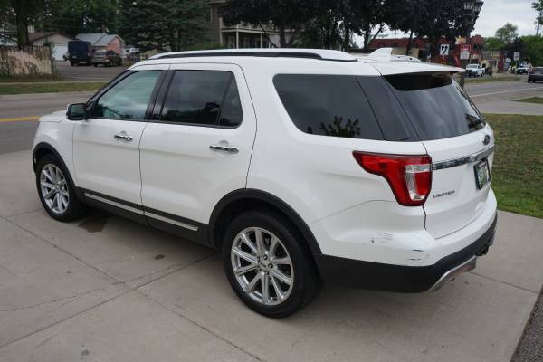 2016 Ford, dovoz USA — foto 10 z 12
