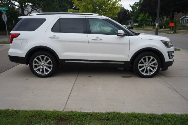 2016 Ford, dovoz USA — foto 3 z 12