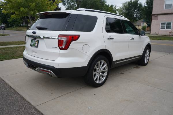 2016 Ford, dovoz USA — foto 5 z 12
