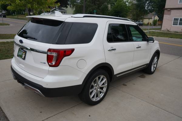 2016 Ford, dovoz USA — foto 9 z 12