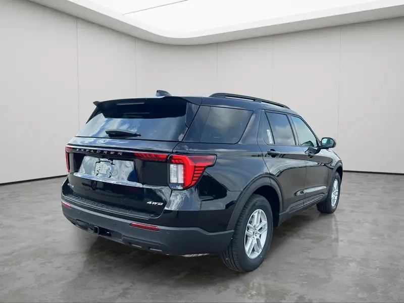 2026 Ford Explorer Active w/200A Pkg, černá, 30 km, dovoz Kanada — foto 8 z 12
