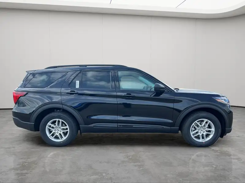2026 Ford Explorer Active w/200A Pkg, černá, 30 km, dovoz Kanada — foto 9 z 12