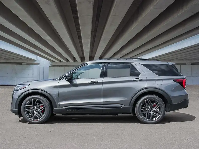 2026 Ford Explorer ST, šedá, 10 km, dovoz Kanada — foto 3 z 10