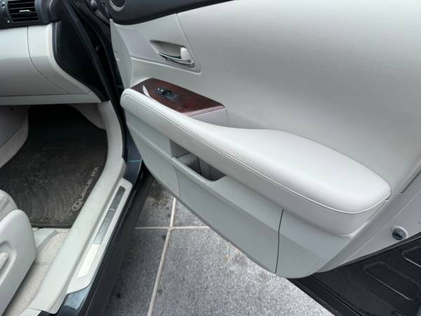 2010 Lexus, dovoz USA — foto 3 z 12