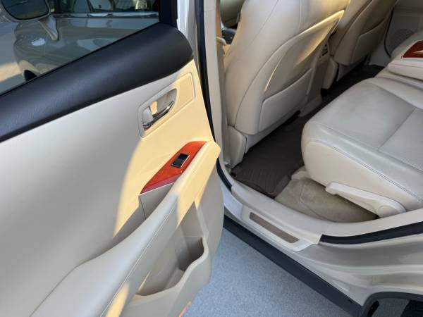 2011 Lexus, dovoz USA — foto 10 z 12