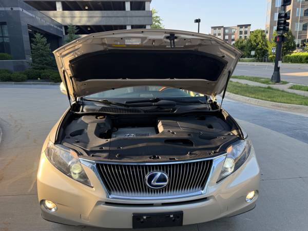 2011 Lexus, dovoz USA — foto 2 z 12