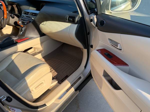 2011 Lexus, dovoz USA — foto 4 z 12