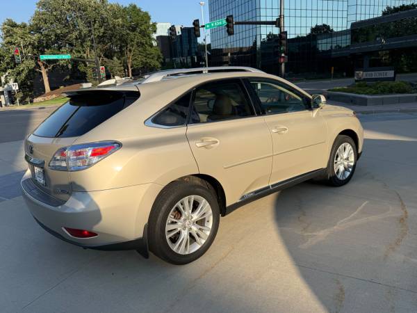 2011 Lexus, dovoz USA — foto 6 z 12