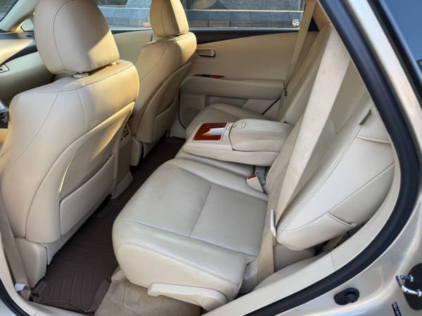 2011 Lexus, dovoz USA — foto 9 z 12