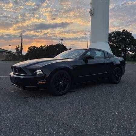 2014 Ford, dovoz USA — foto 3 z 12