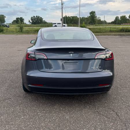 2023 Tesla, dovoz USA — foto 6 z 12