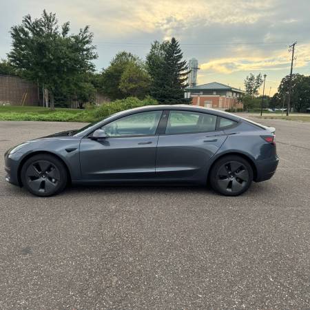 2023 Tesla, dovoz USA — foto 8 z 12