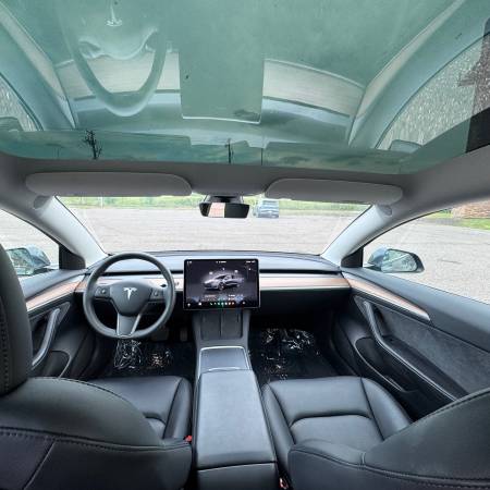 2023 Tesla, dovoz USA — foto 9 z 12