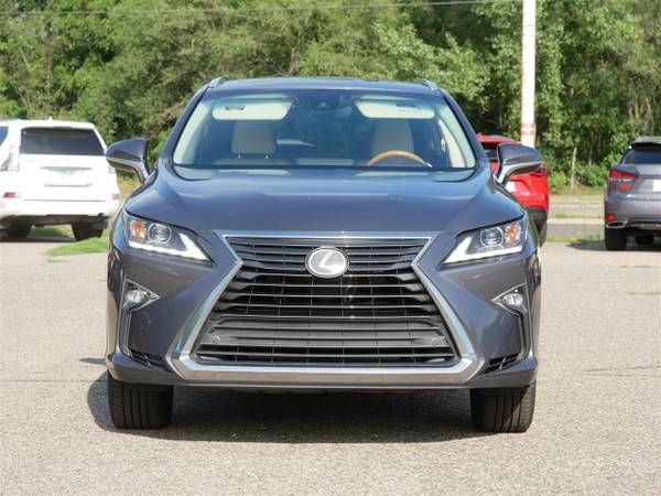 2016 Lexus, dovoz USA — foto 2 z 12