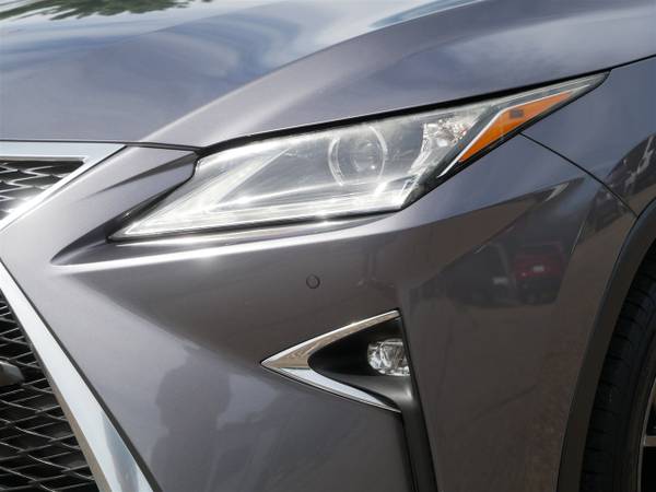 2016 Lexus, dovoz USA — foto 10 z 12