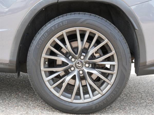 2016 Lexus, dovoz USA — foto 9 z 12