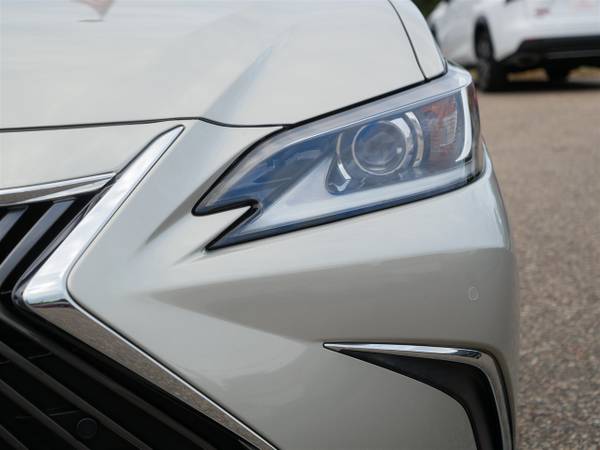 2019 Lexus, dovoz USA — foto 10 z 12