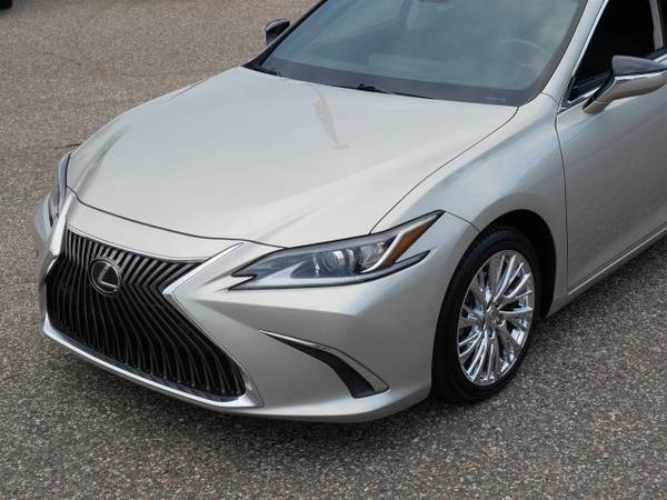 2019 Lexus, dovoz USA — foto 11 z 12