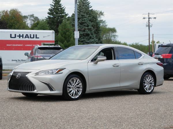 2019 Lexus, dovoz USA — foto 3 z 12