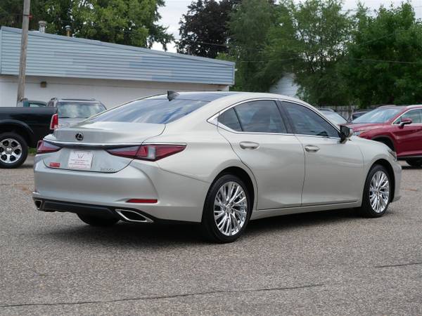 2019 Lexus, dovoz USA — foto 7 z 12