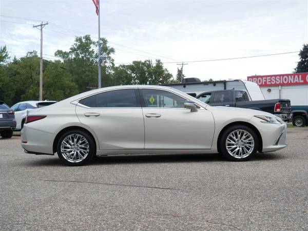 2019 Lexus, dovoz USA — foto 8 z 12