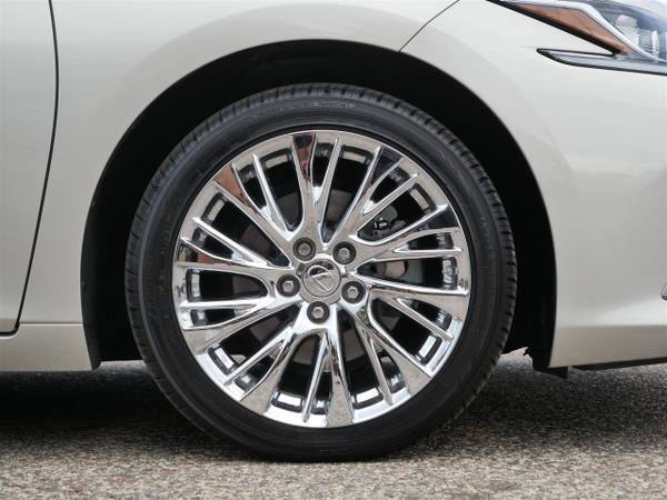 2019 Lexus, dovoz USA — foto 9 z 12