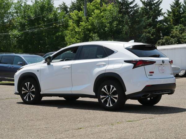 2019 Lexus, dovoz USA — foto 5 z 12