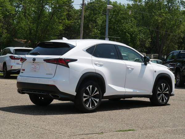 2019 Lexus, dovoz USA — foto 7 z 12