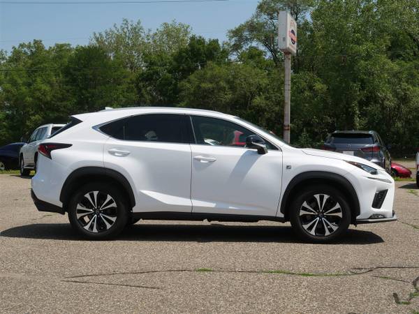 2019 Lexus, dovoz USA — foto 8 z 12