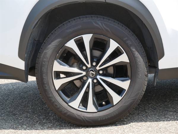 2019 Lexus, dovoz USA — foto 9 z 12