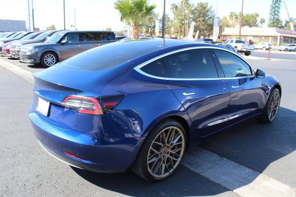 Tesla, dovoz USA — foto 5 z 12