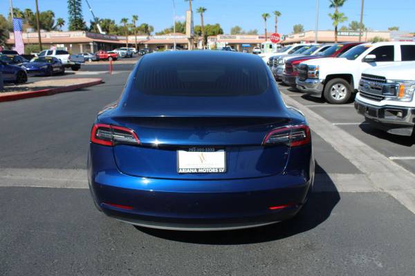Tesla, dovoz USA — foto 6 z 12