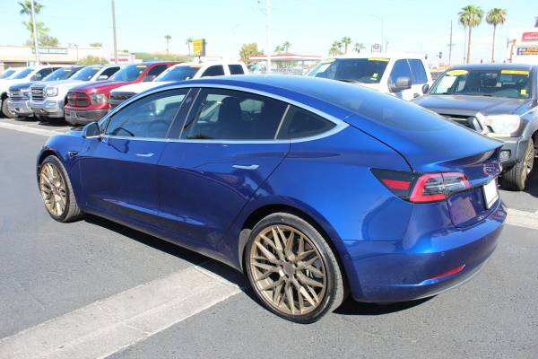 Tesla, dovoz USA — foto 7 z 12