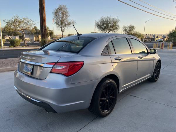 2014 Chrysler, dovoz USA — foto 10 z 12